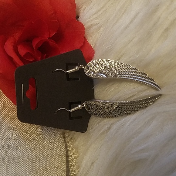 WINGS HEART RHINESTONE NECKLACE AND EARRING SET - Picture 4 of 7